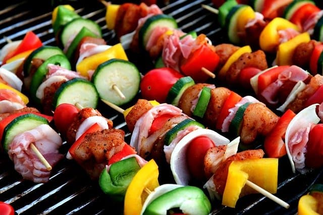 Barbecue da giardino in muratura, come complemento d'arredo