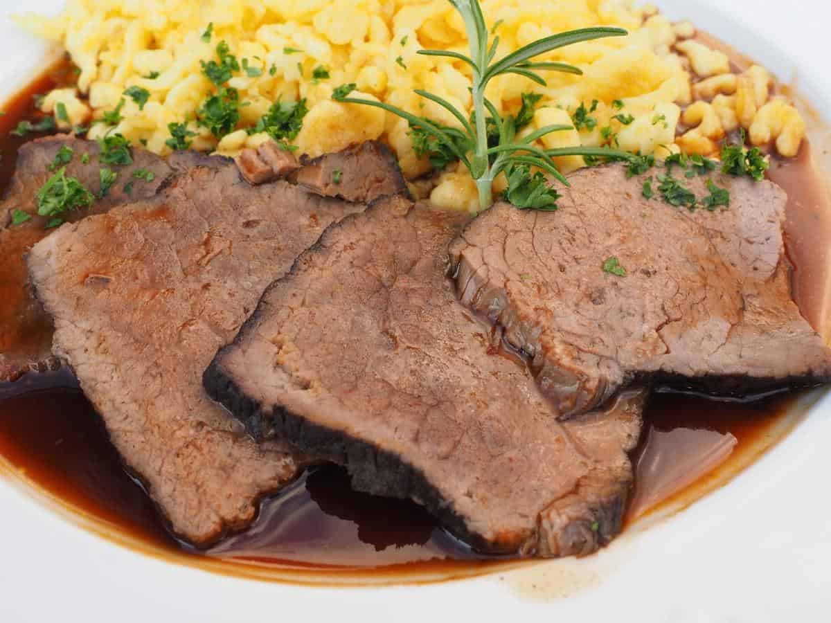 Come effettuare la cottura del brasato di manzo al vino rosso in una pentola a pressione