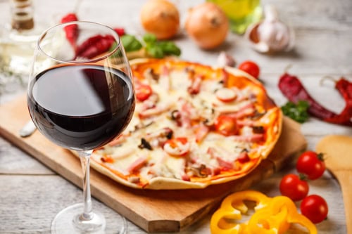 Abbinamento pizza e vino: scopri i nostri consigli