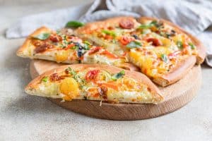 Pinsa Vegetariana: Una Fusione di Sapore Croccante e Gusto Sano